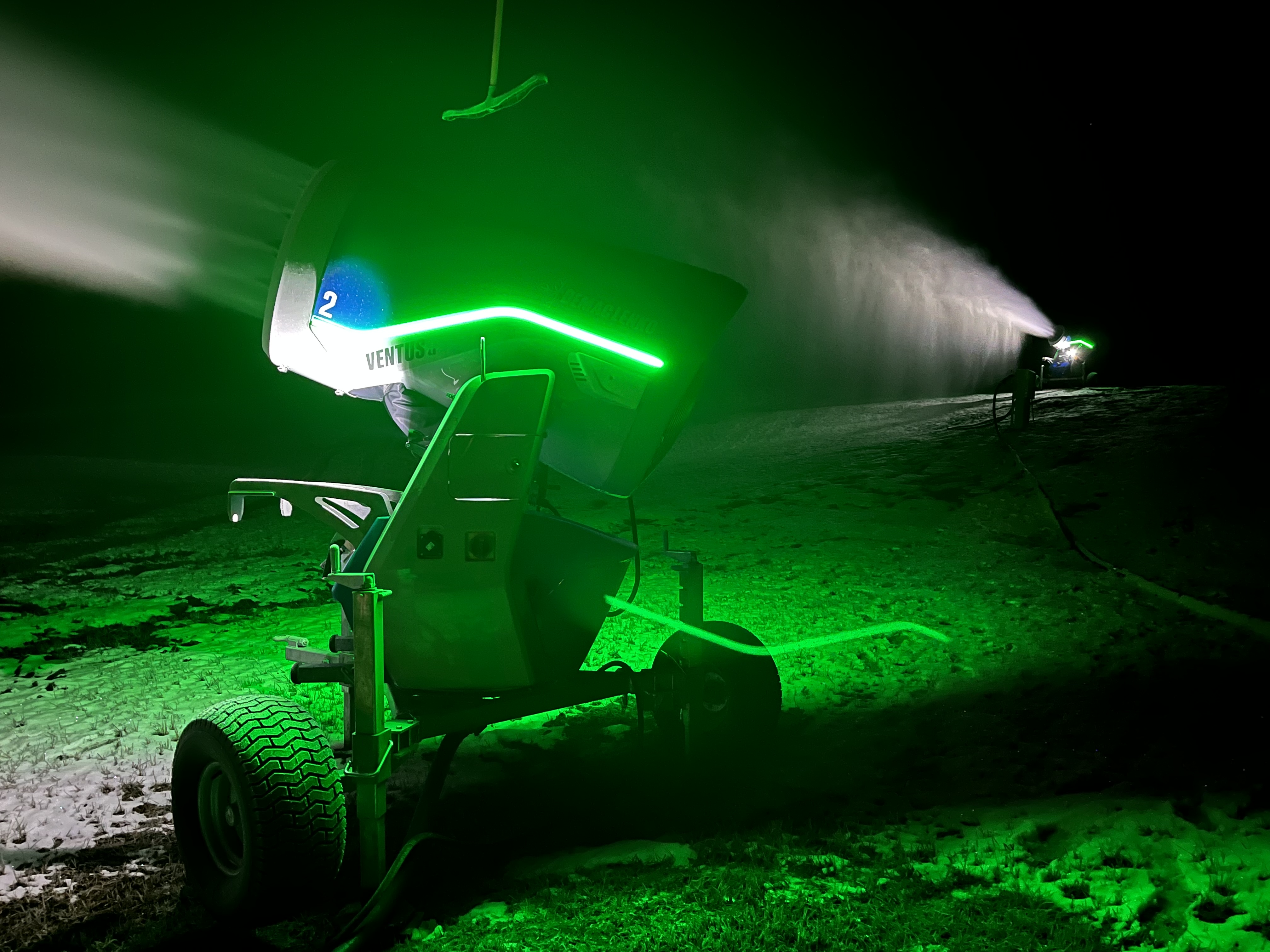 Beschneiung in der Nacht